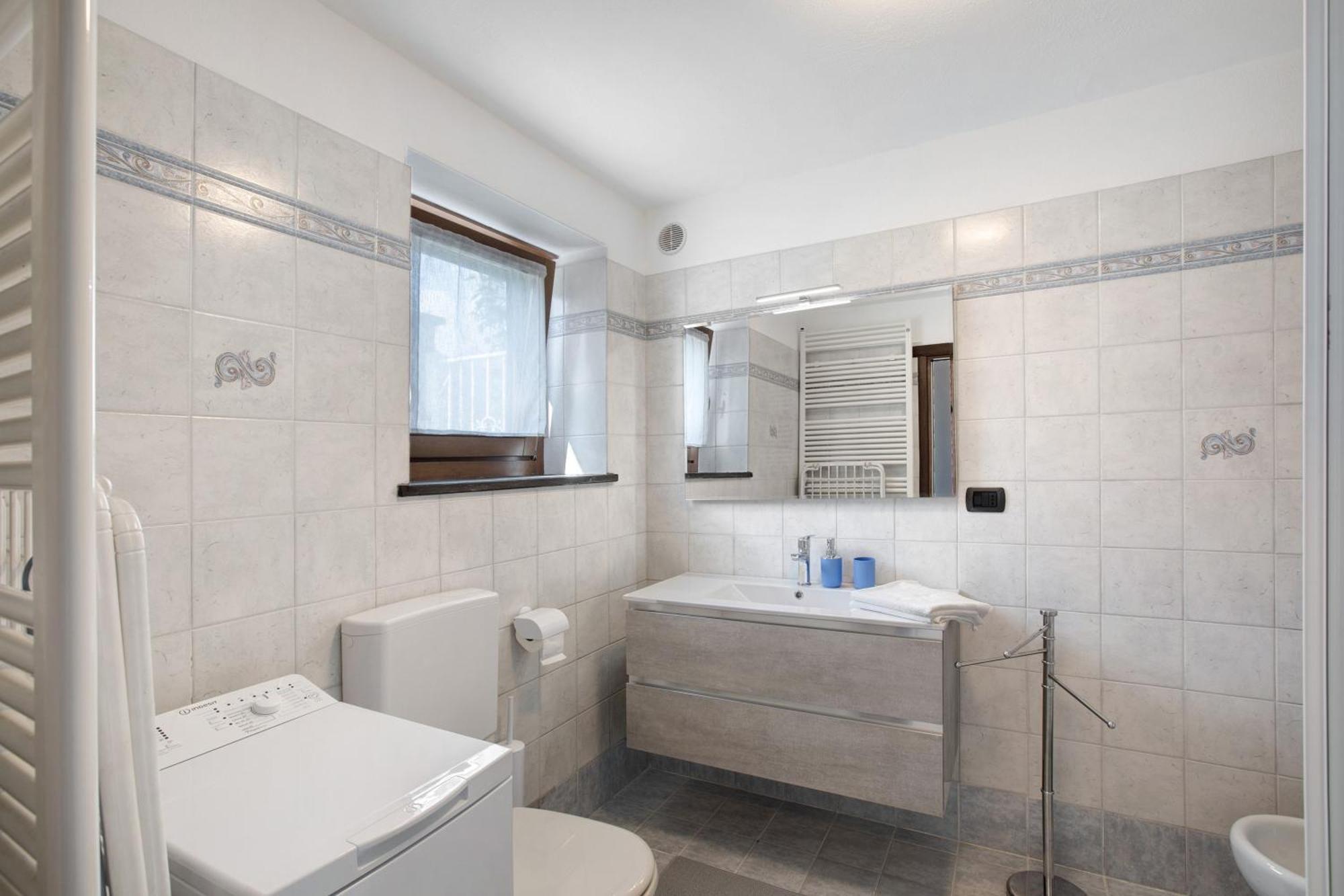 Casa Sabrina - Appartamento Blu Aosta Eksteriør billede
