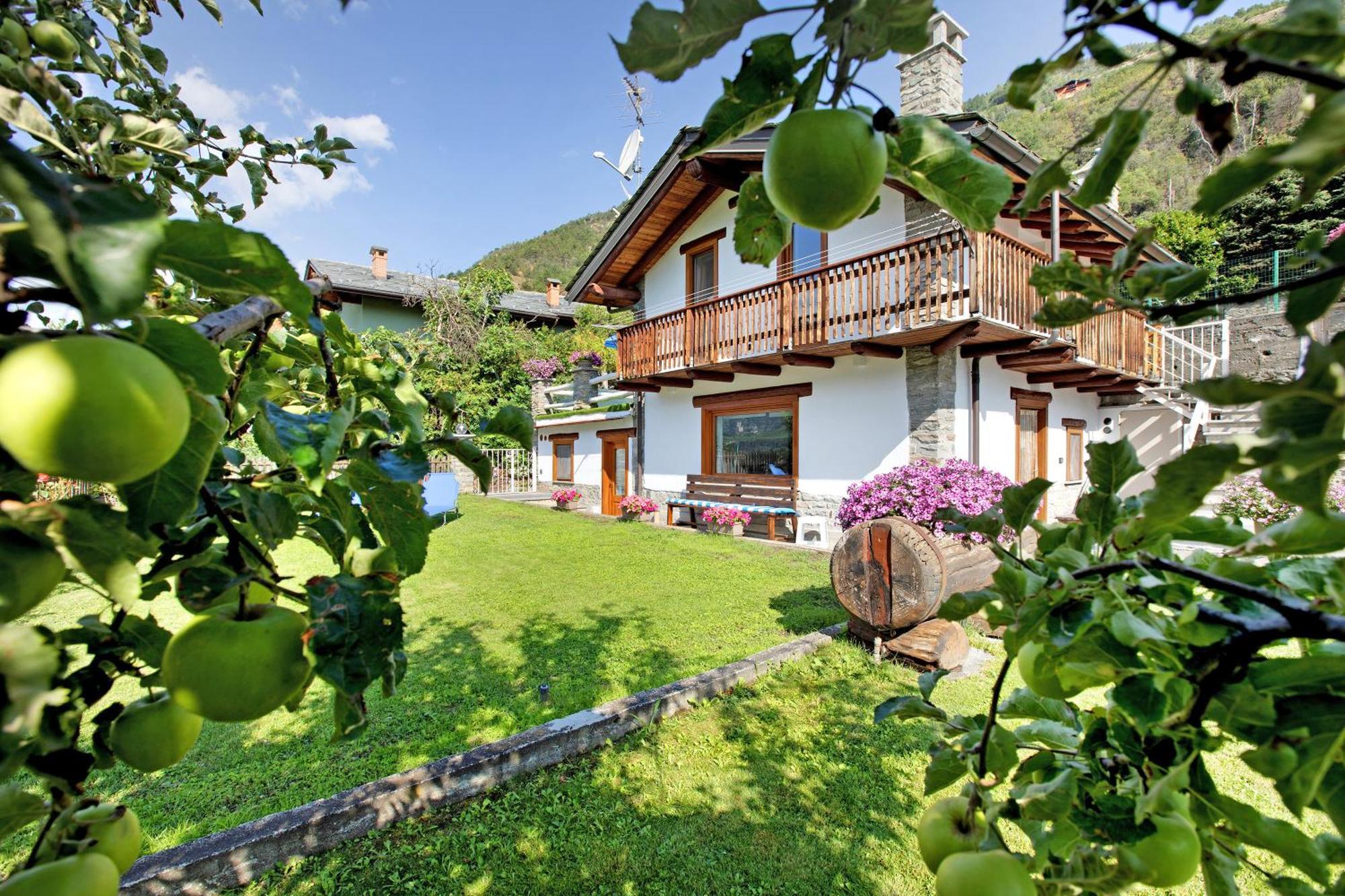 Casa Sabrina - Appartamento Blu Aosta Eksteriør billede